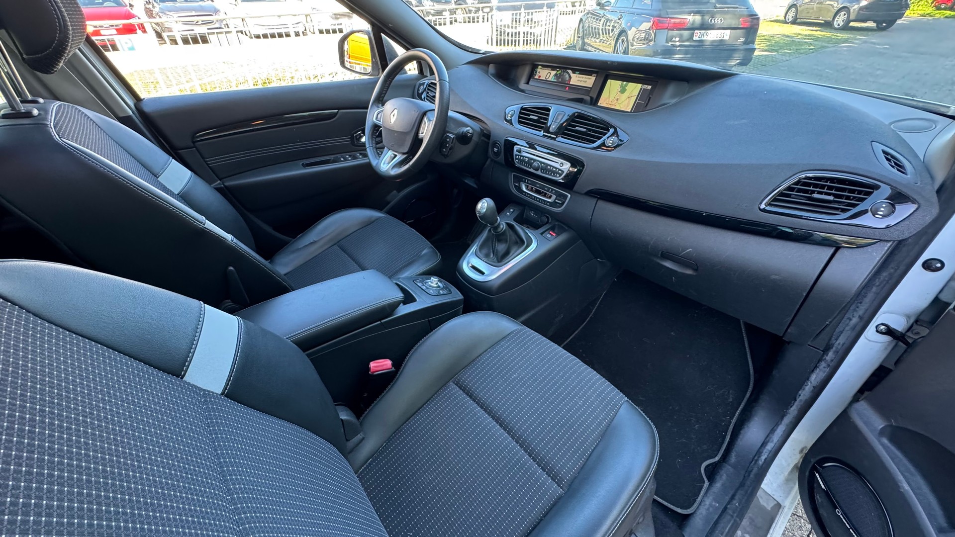 RENAULT Grand Scénic 1.4 16V Turbo Expression-image-7