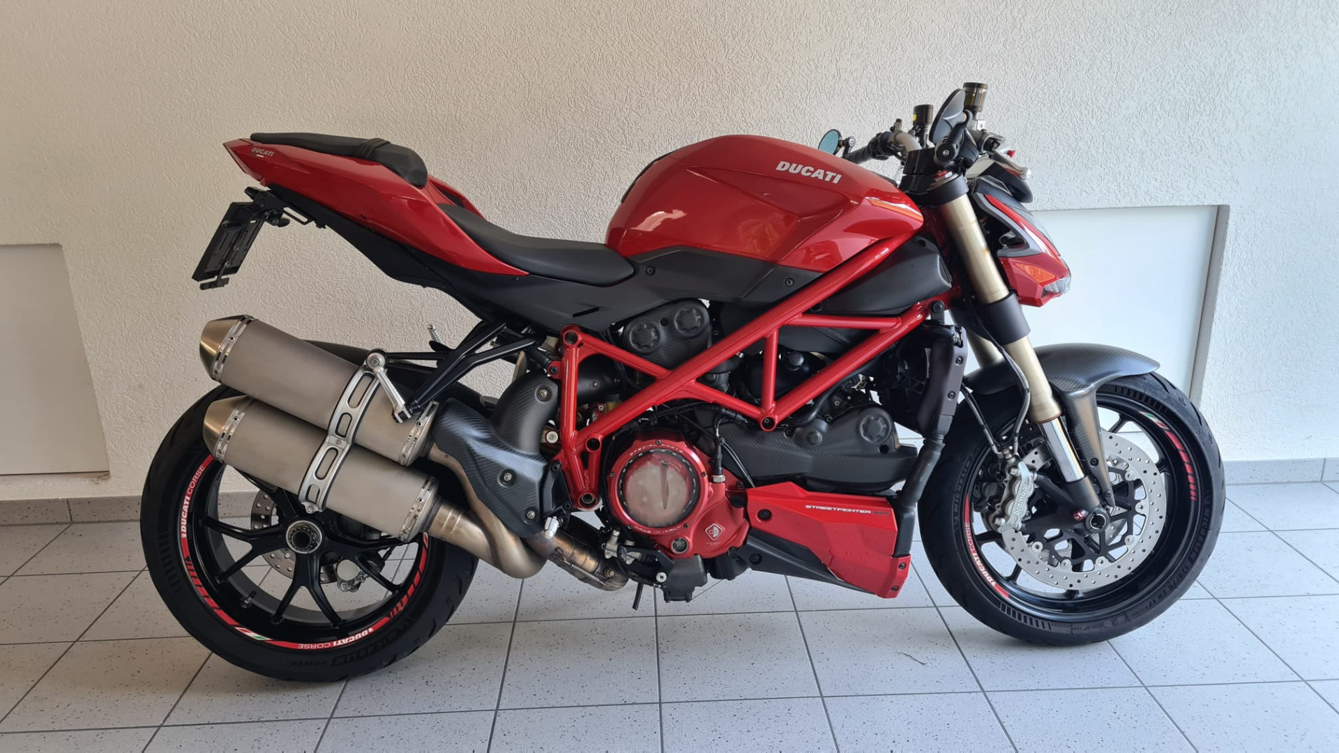 DUCATI Streetfighter 848-showroom-element-1