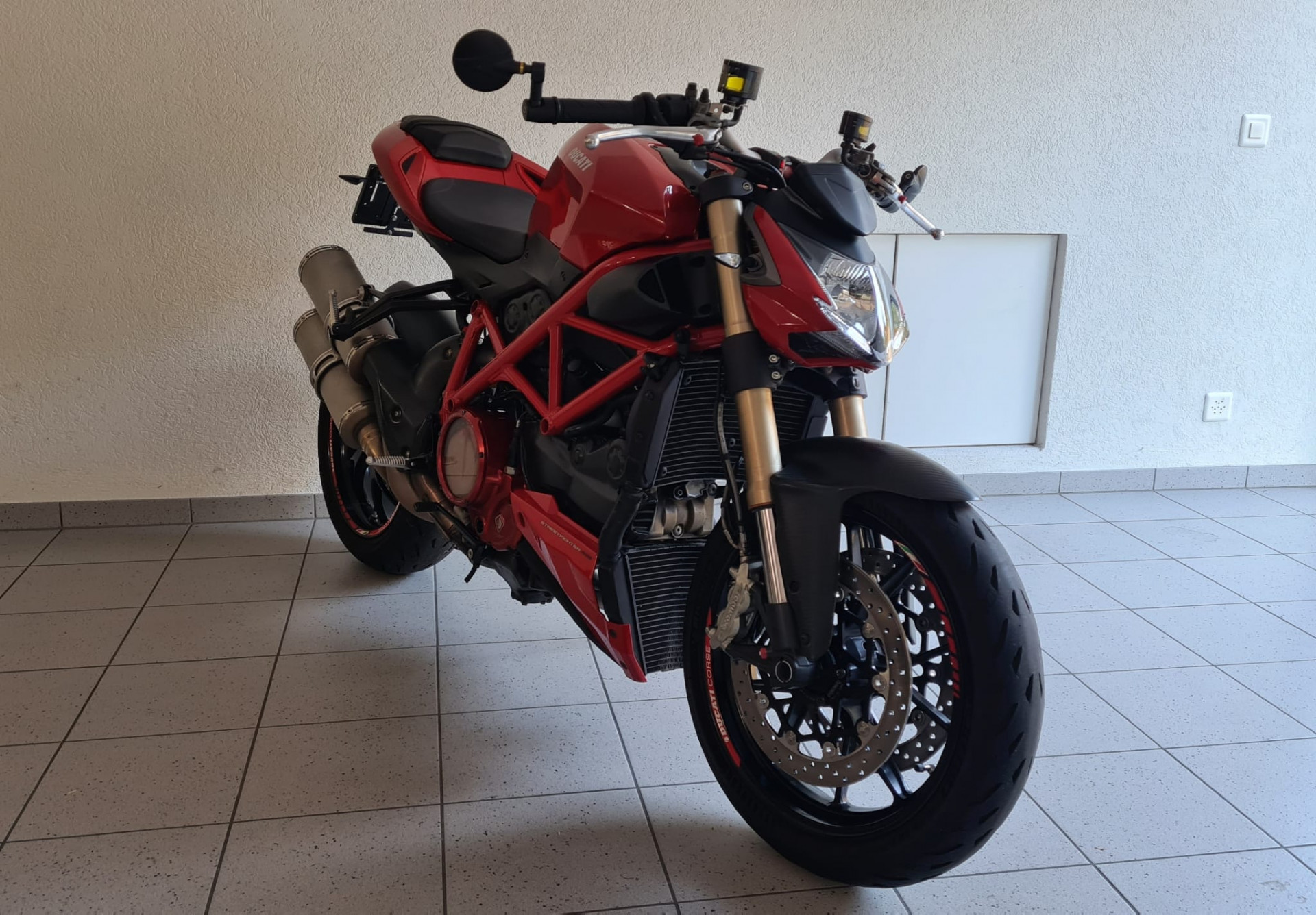 DUCATI Streetfighter 848-showroom-element-3
