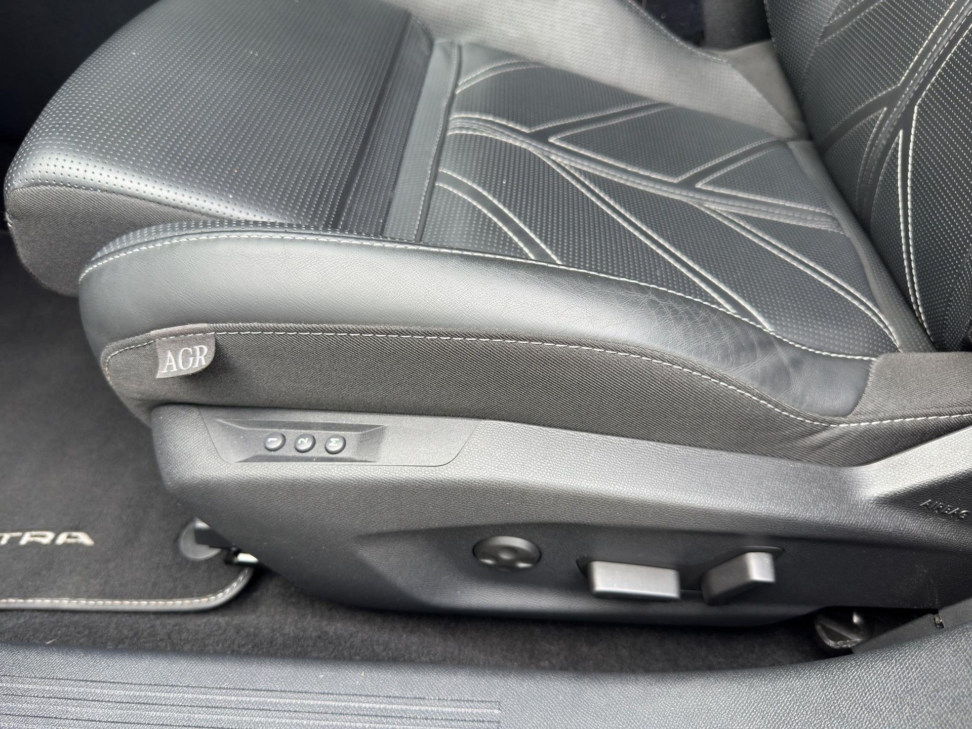 OPEL Astra 1.6 T PHEV 180 Swiss Plus-image-8
