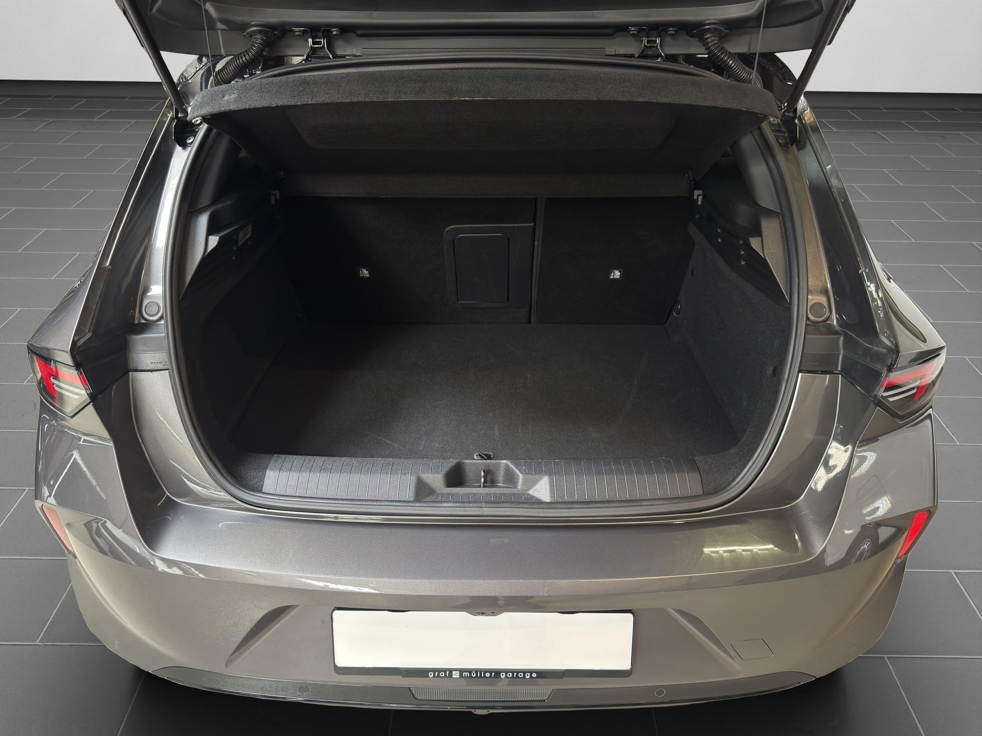 OPEL Astra 1.6 T PHEV 180 Swiss Plus-image-15