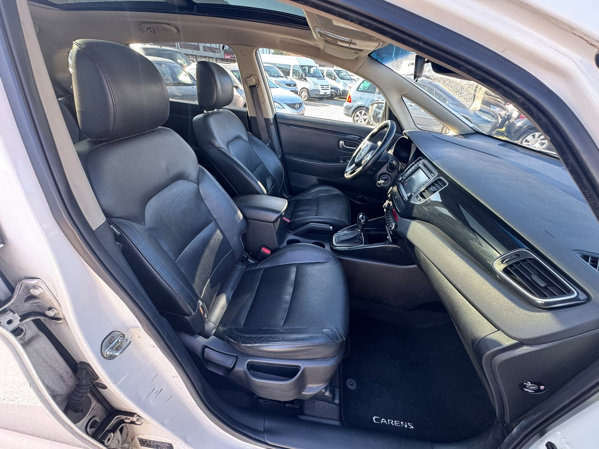 KIA Carens 1.7 CRDi Swiss Eco Edition DCT-image-15