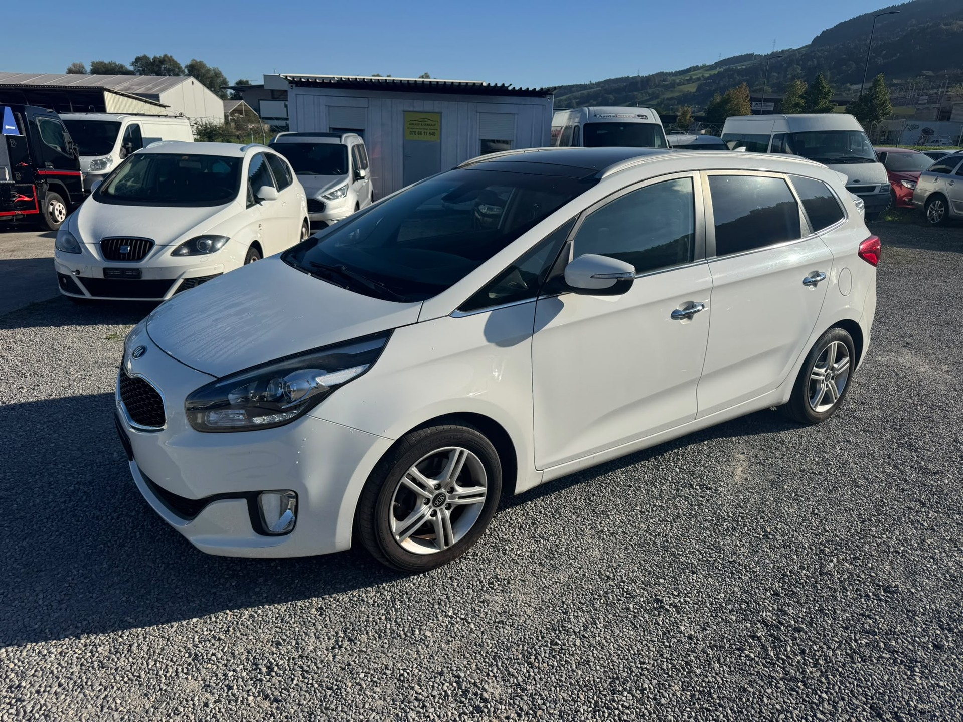 KIA Carens 1.7 CRDi Swiss Eco Edition DCT-image-0