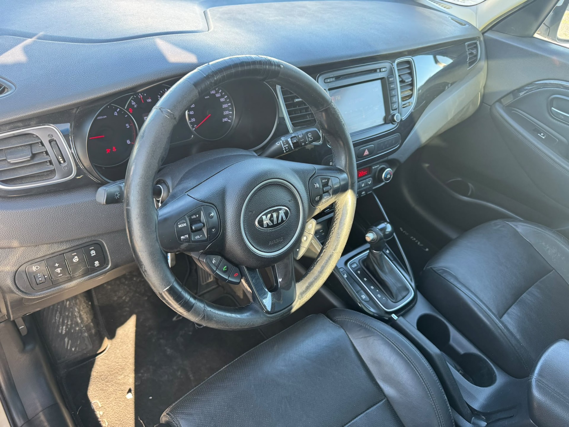KIA Carens 1.7 CRDi Swiss Eco Edition DCT-image-12