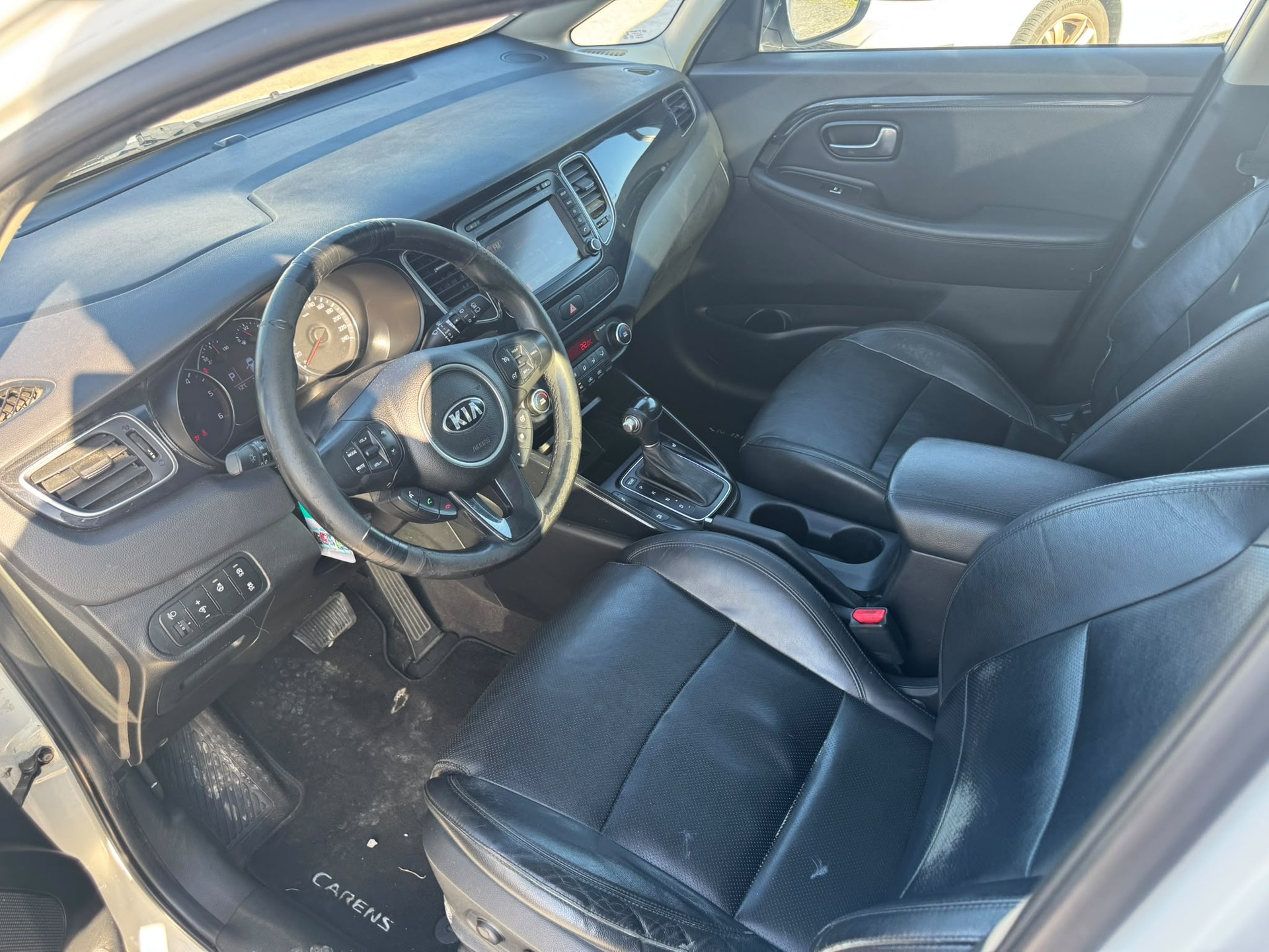 KIA Carens 1.7 CRDi Swiss Eco Edition DCT-image-14