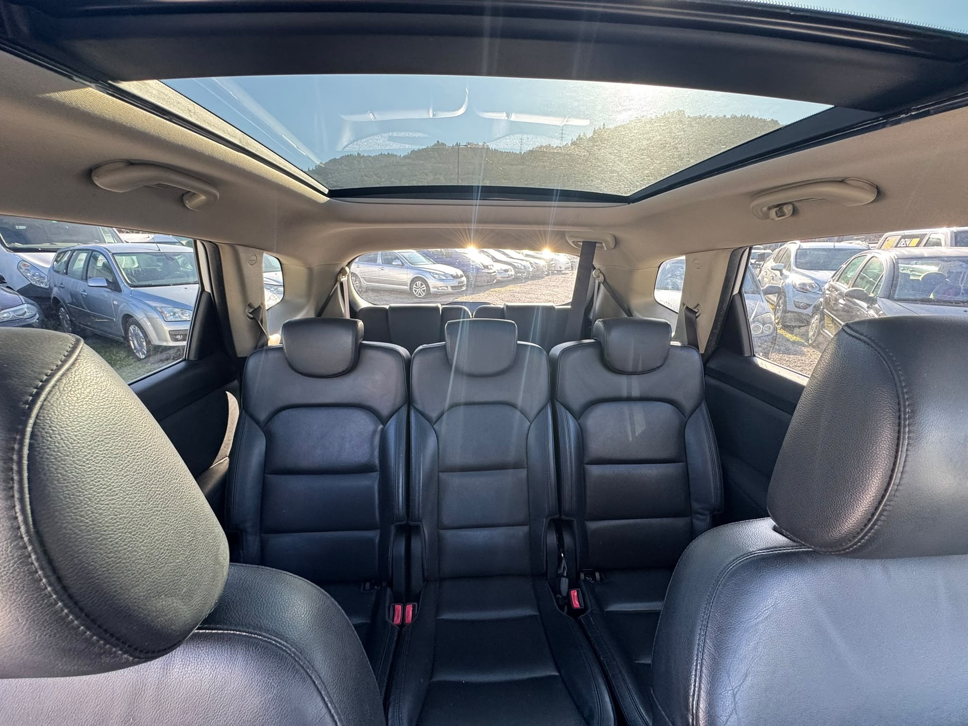 KIA Carens 1.7 CRDi Swiss Eco Edition DCT-image-8