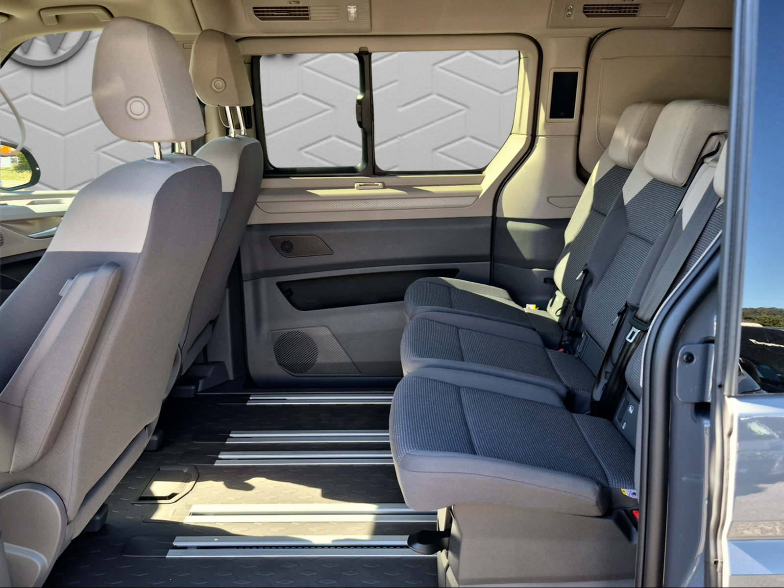 VW California 2.0 TDI Beach Tour-image-12