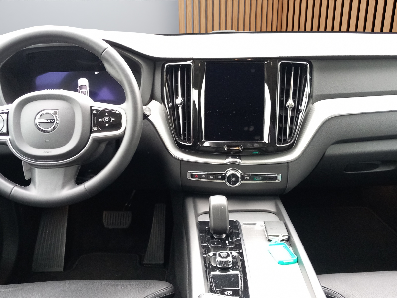 VOLVO XC60 2.0 B5 MH Plus Dark AWD-image-14