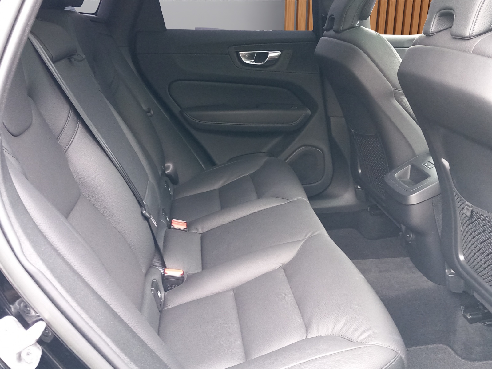 VOLVO XC60 2.0 B5 MH Plus Dark AWD-image-10