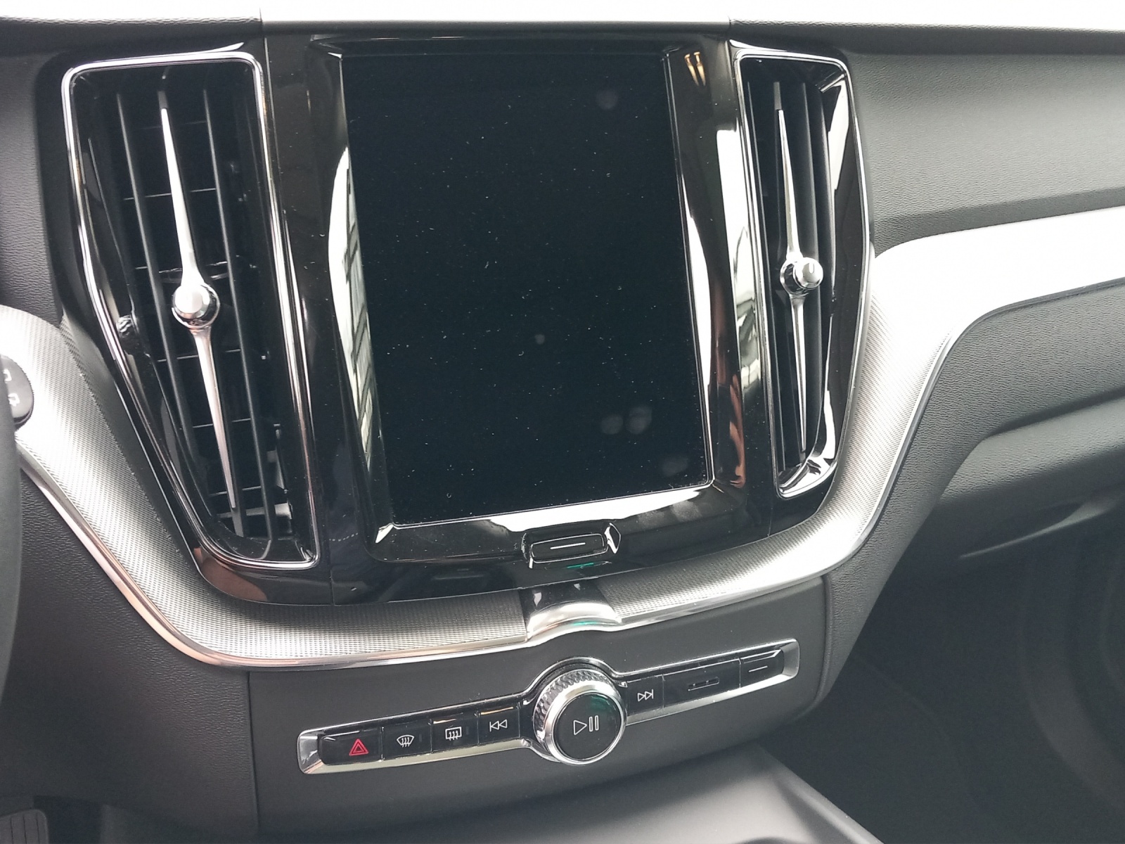 VOLVO XC60 2.0 B5 MH Plus Dark AWD-image-15