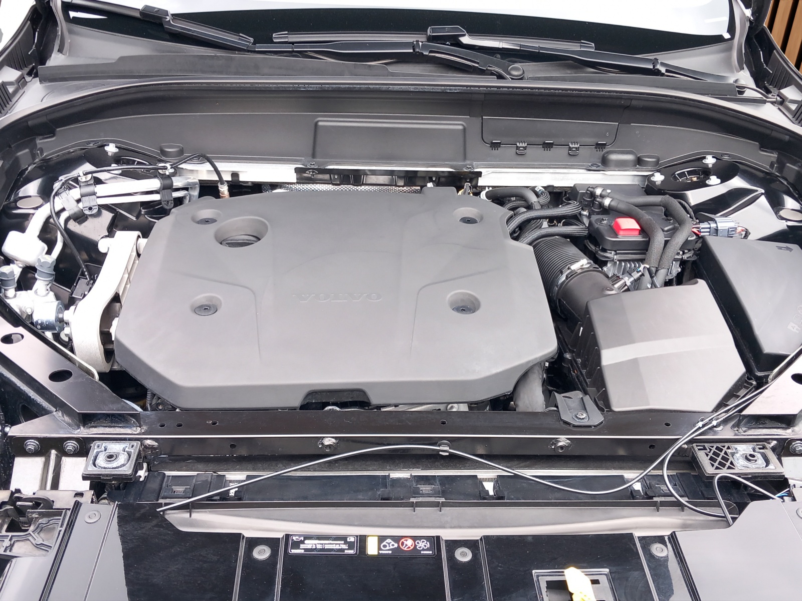 VOLVO XC60 2.0 B5 MH Plus Dark AWD-image-22
