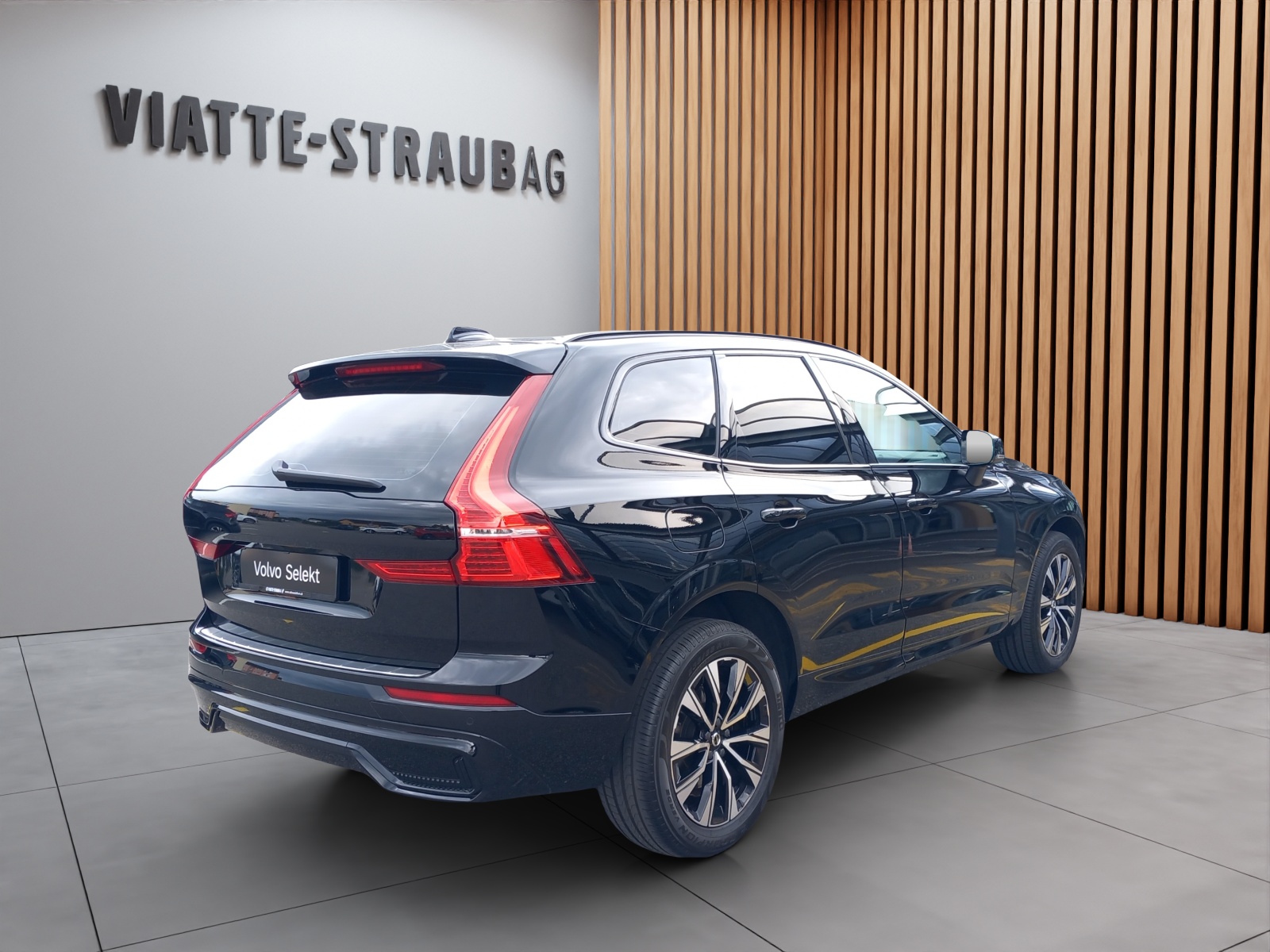 VOLVO XC60 2.0 B5 MH Plus Dark AWD-image-4