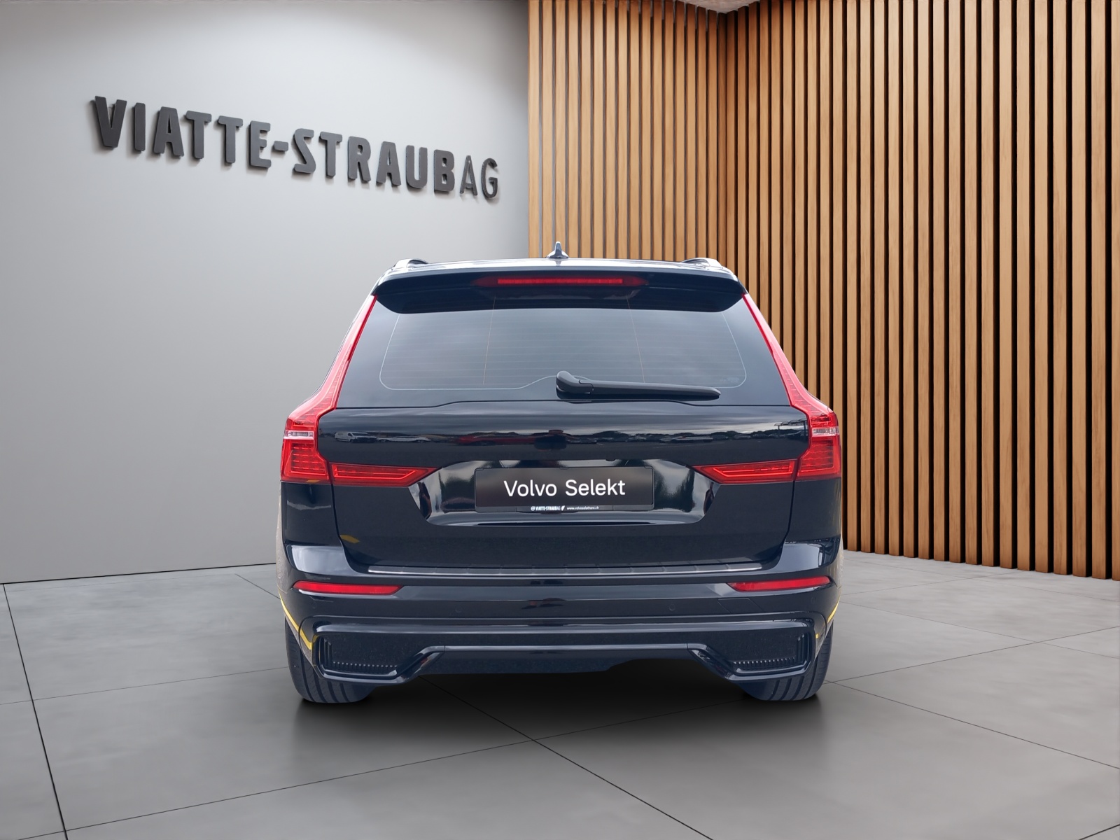VOLVO XC60 2.0 B5 MH Plus Dark AWD-image-3