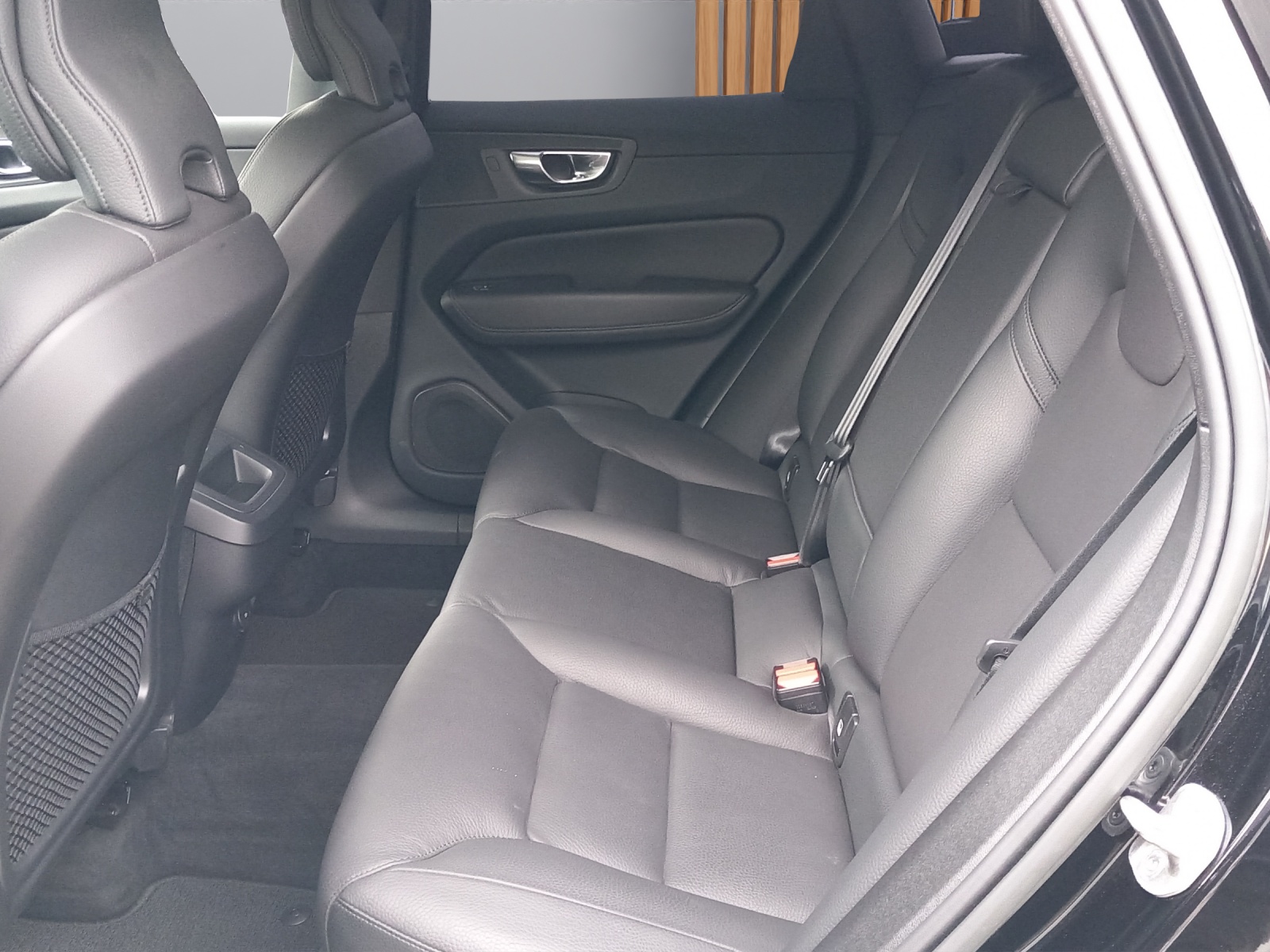 VOLVO XC60 2.0 B5 MH Plus Dark AWD-image-8