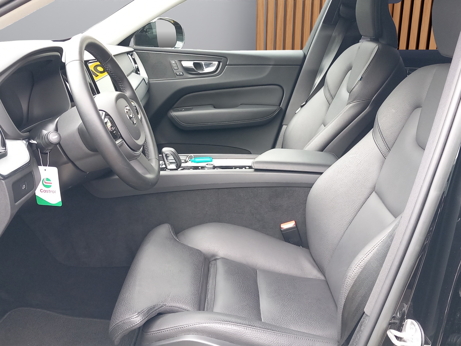 VOLVO XC60 2.0 B5 MH Plus Dark AWD-image-9