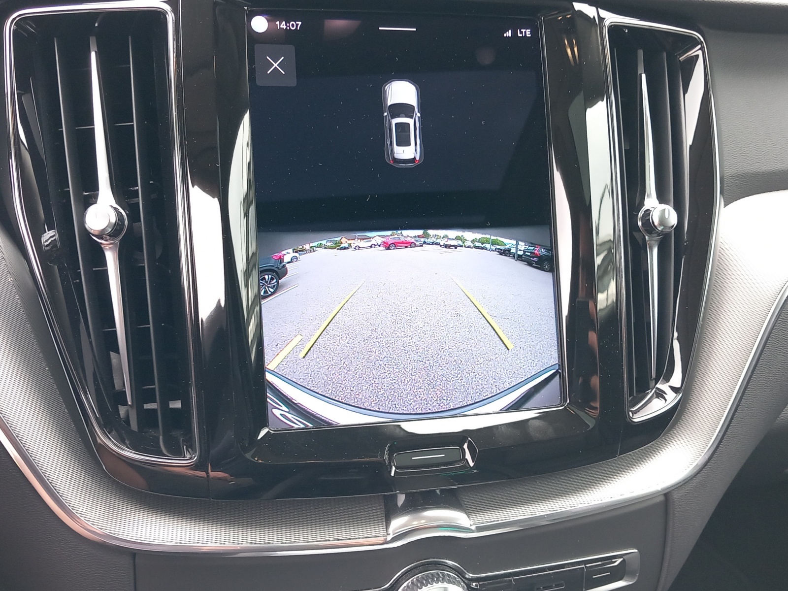 VOLVO XC60 2.0 B5 MH Plus Dark AWD-image-17