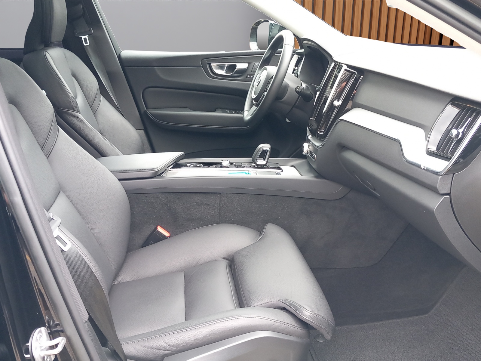 VOLVO XC60 2.0 B5 MH Plus Dark AWD-image-11