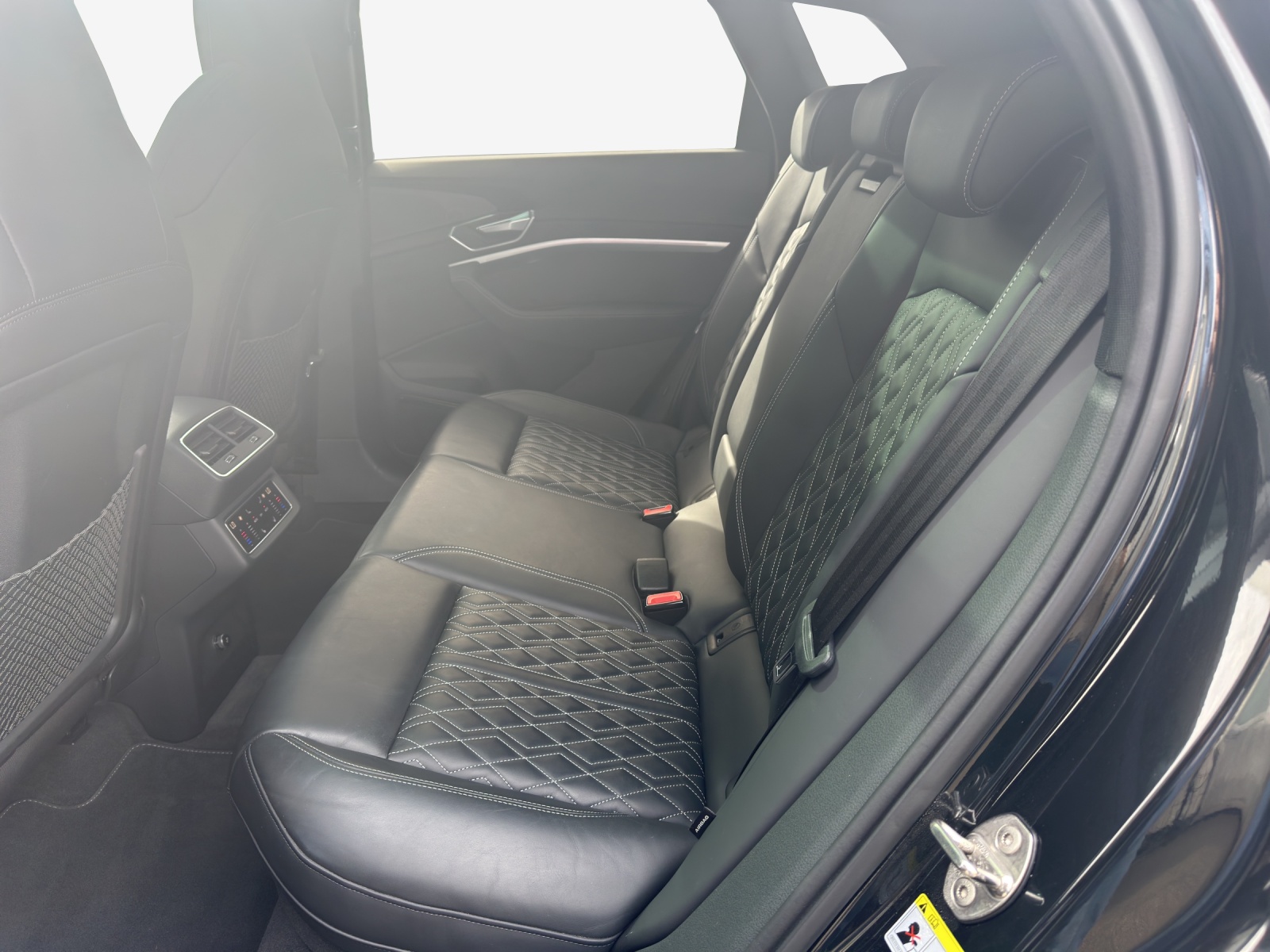 AUDI e-tron 55 S Line Black Edition quattro-image-11