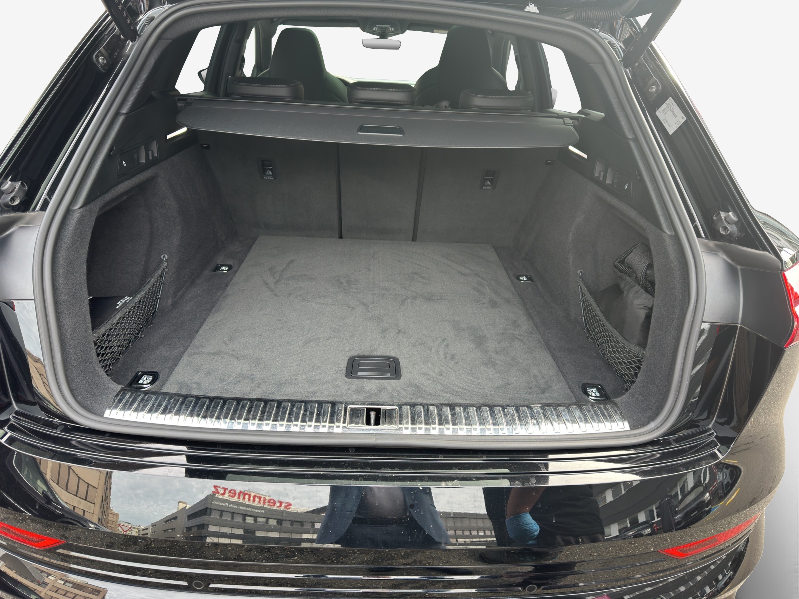 AUDI e-tron 55 S Line Black Edition quattro-image-12