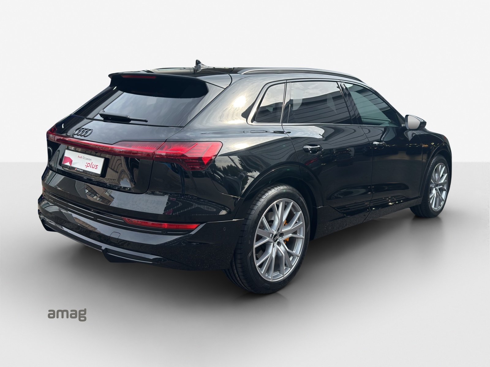 AUDI e-tron 55 S Line Black Edition quattro-image-4