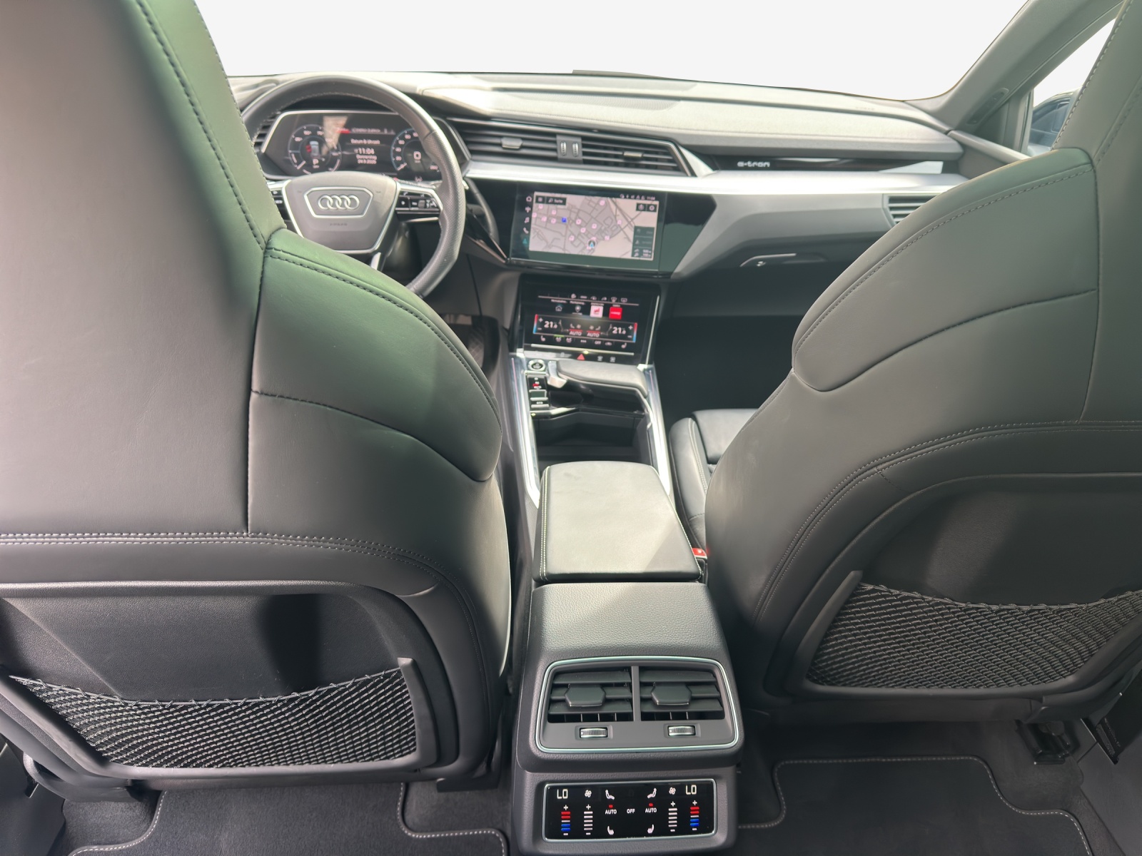 AUDI e-tron 55 S Line Black Edition quattro-image-8