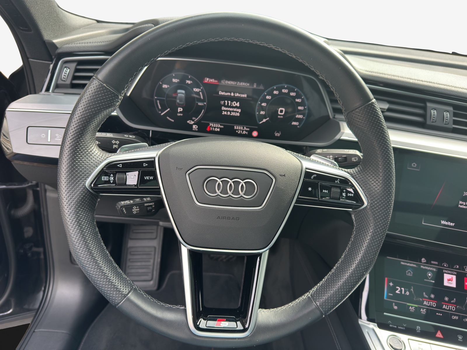 AUDI e-tron 55 S Line Black Edition quattro-image-9