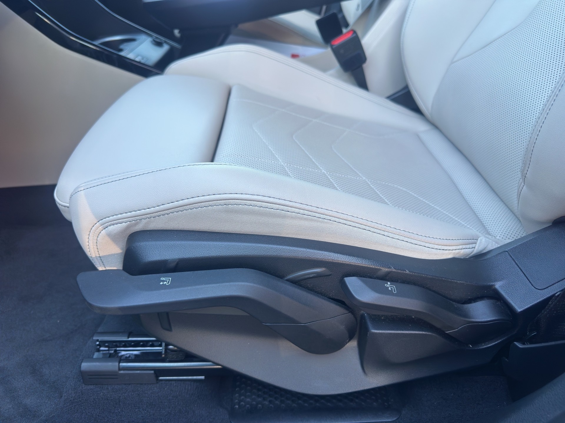 BMW X1 20d xDrive M SPORT-image-9