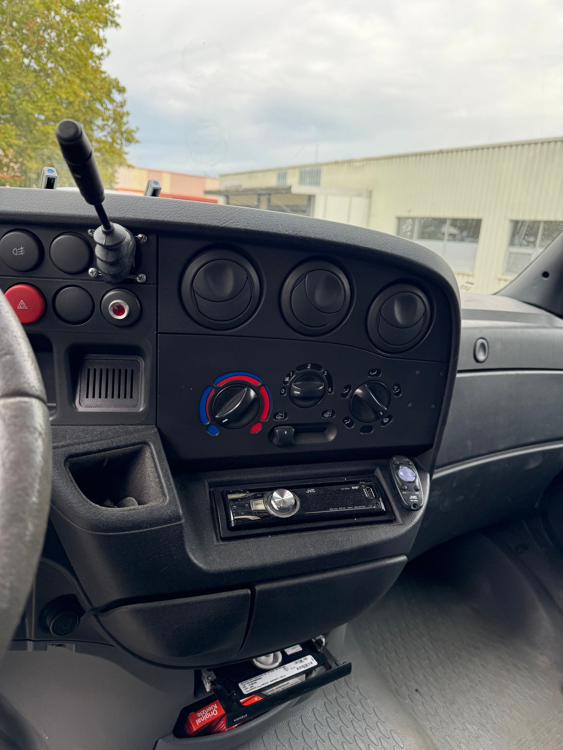 IVECO 65C17 Daily-image-9