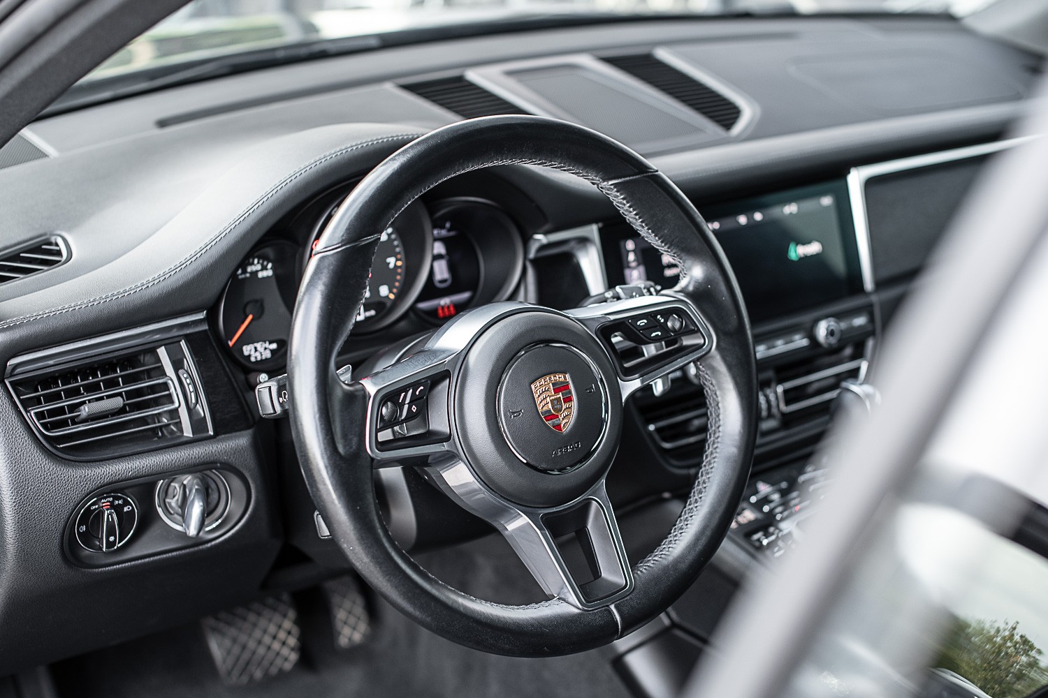 PORSCHE Macan GTS-image-15