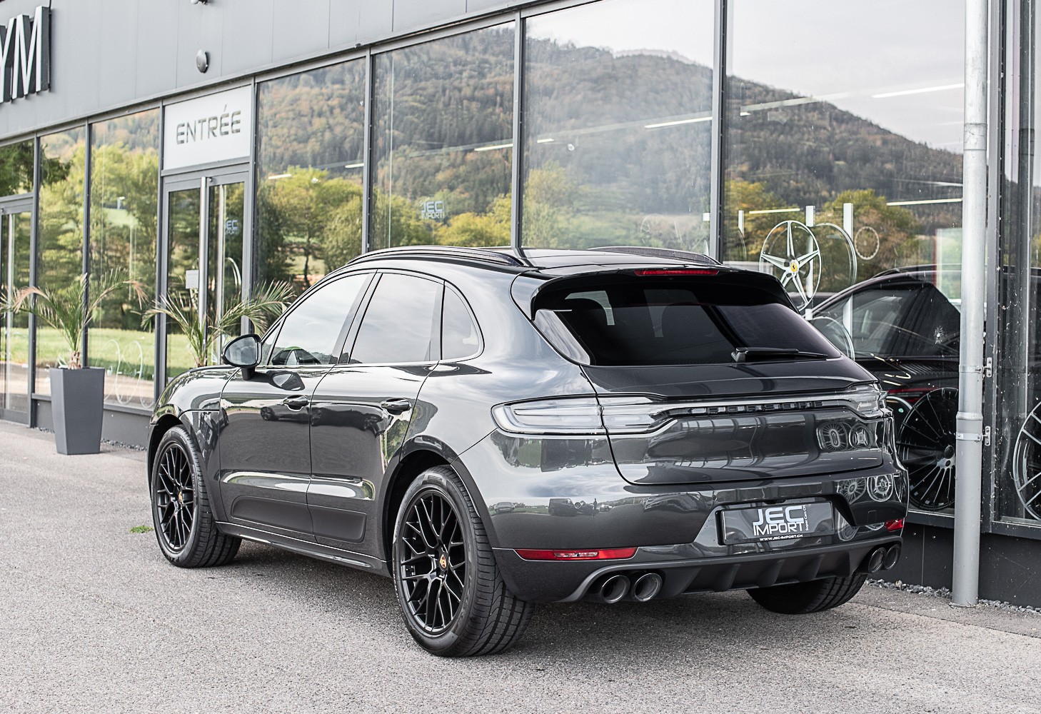 PORSCHE Macan GTS-image-3