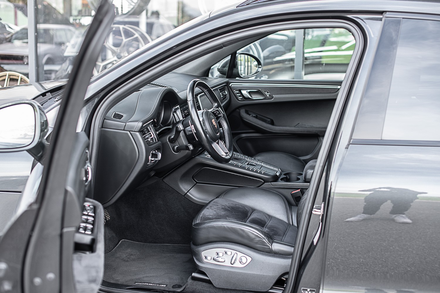 PORSCHE Macan GTS-image-10