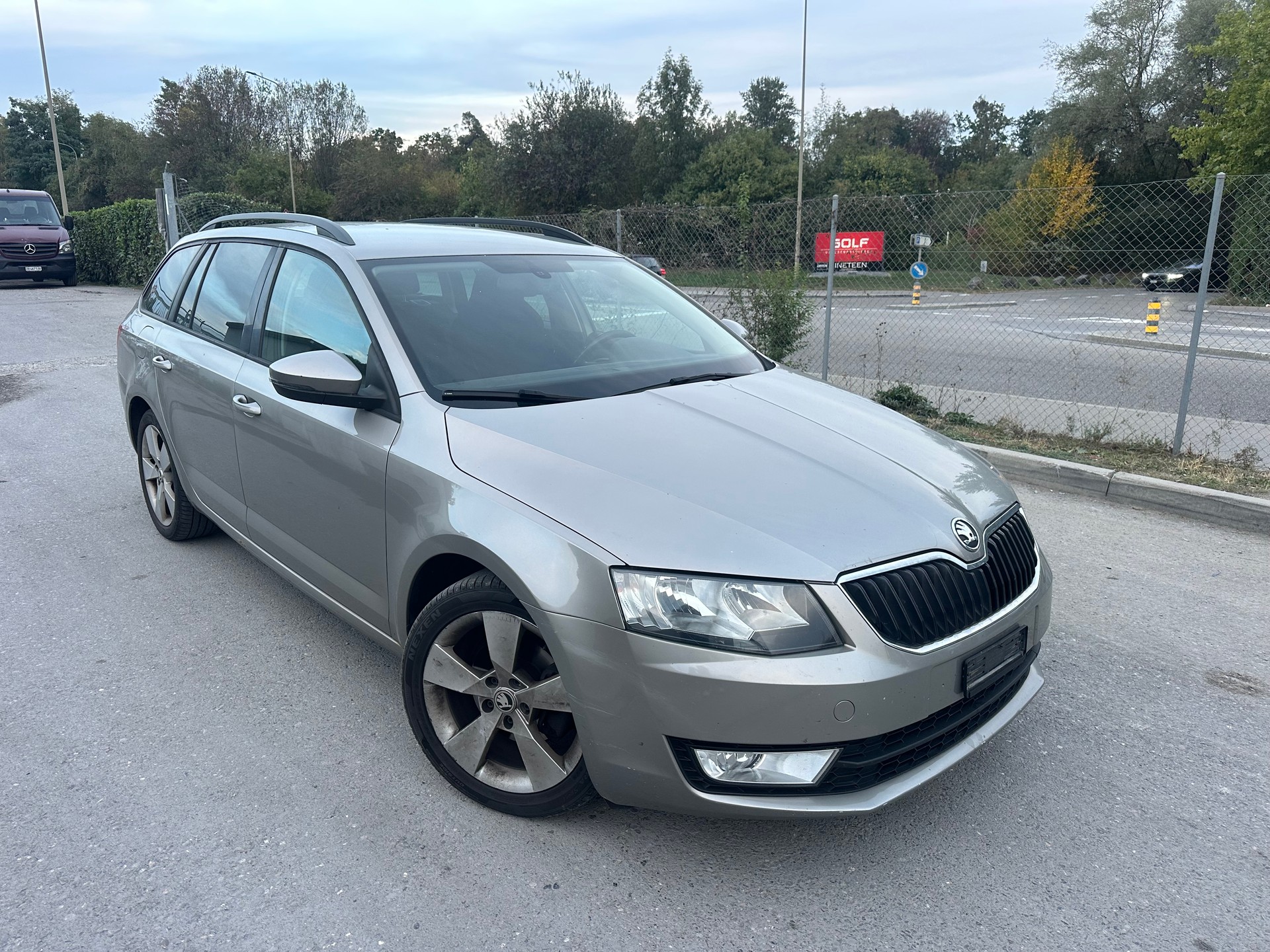SKODA Octavia Combi 1.6 TDI Elegance 4x4-image-0