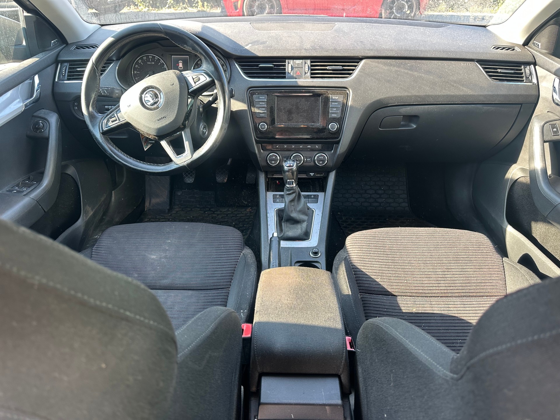 SKODA Octavia Combi 1.6 TDI Elegance 4x4-image-4