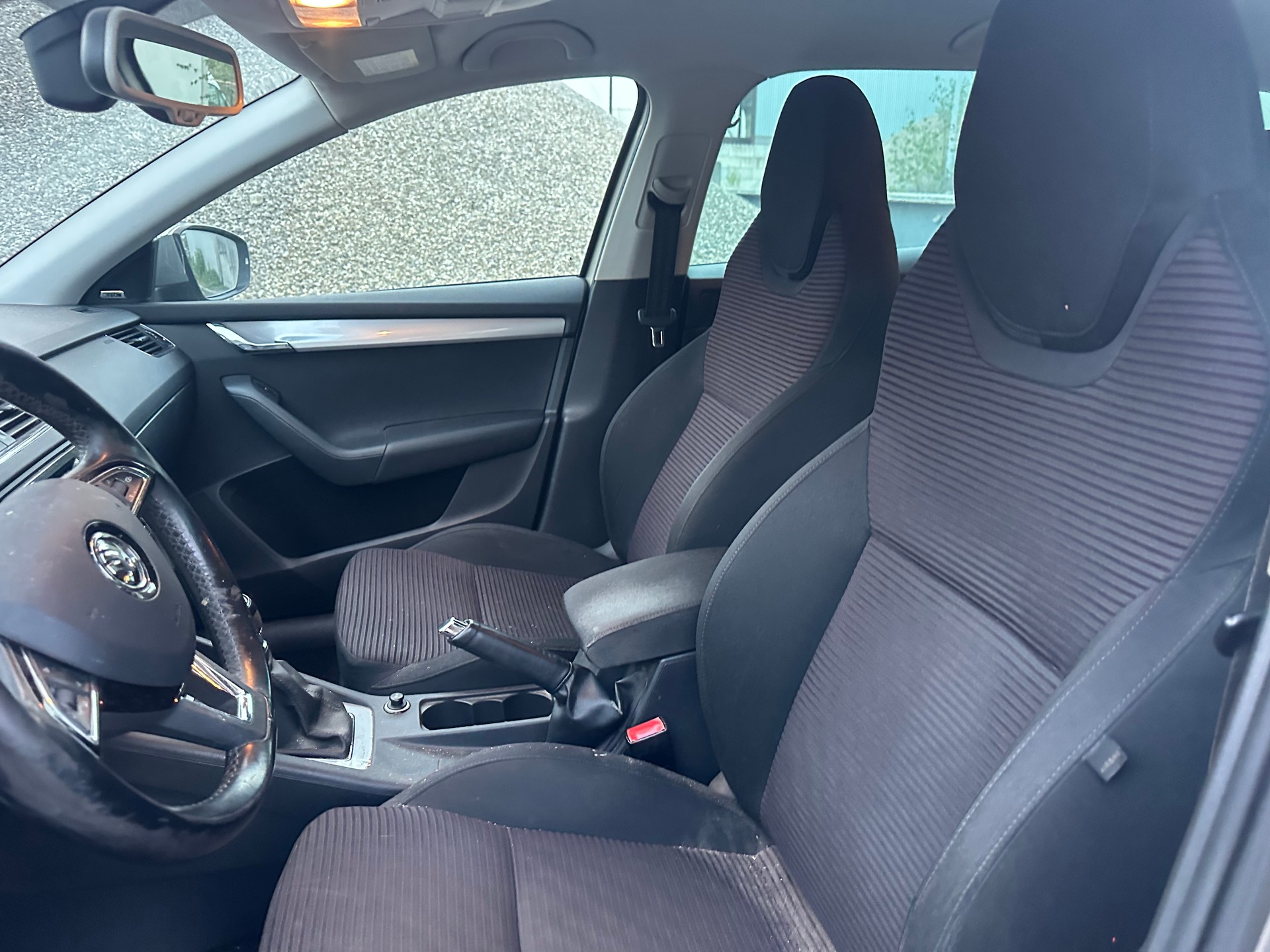 SKODA Octavia Combi 1.6 TDI Elegance 4x4-image-6