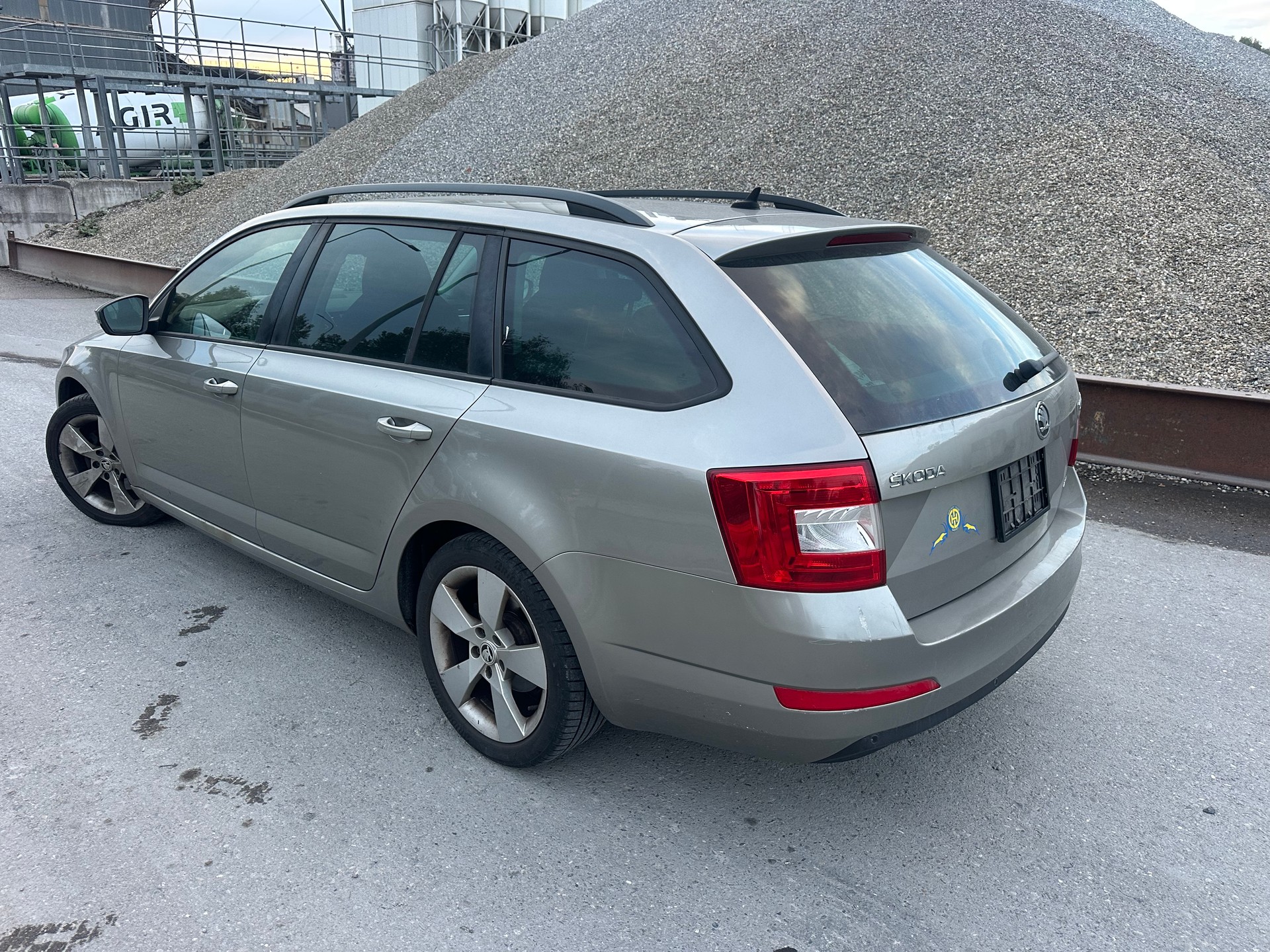 SKODA Octavia Combi 1.6 TDI Elegance 4x4-image-1