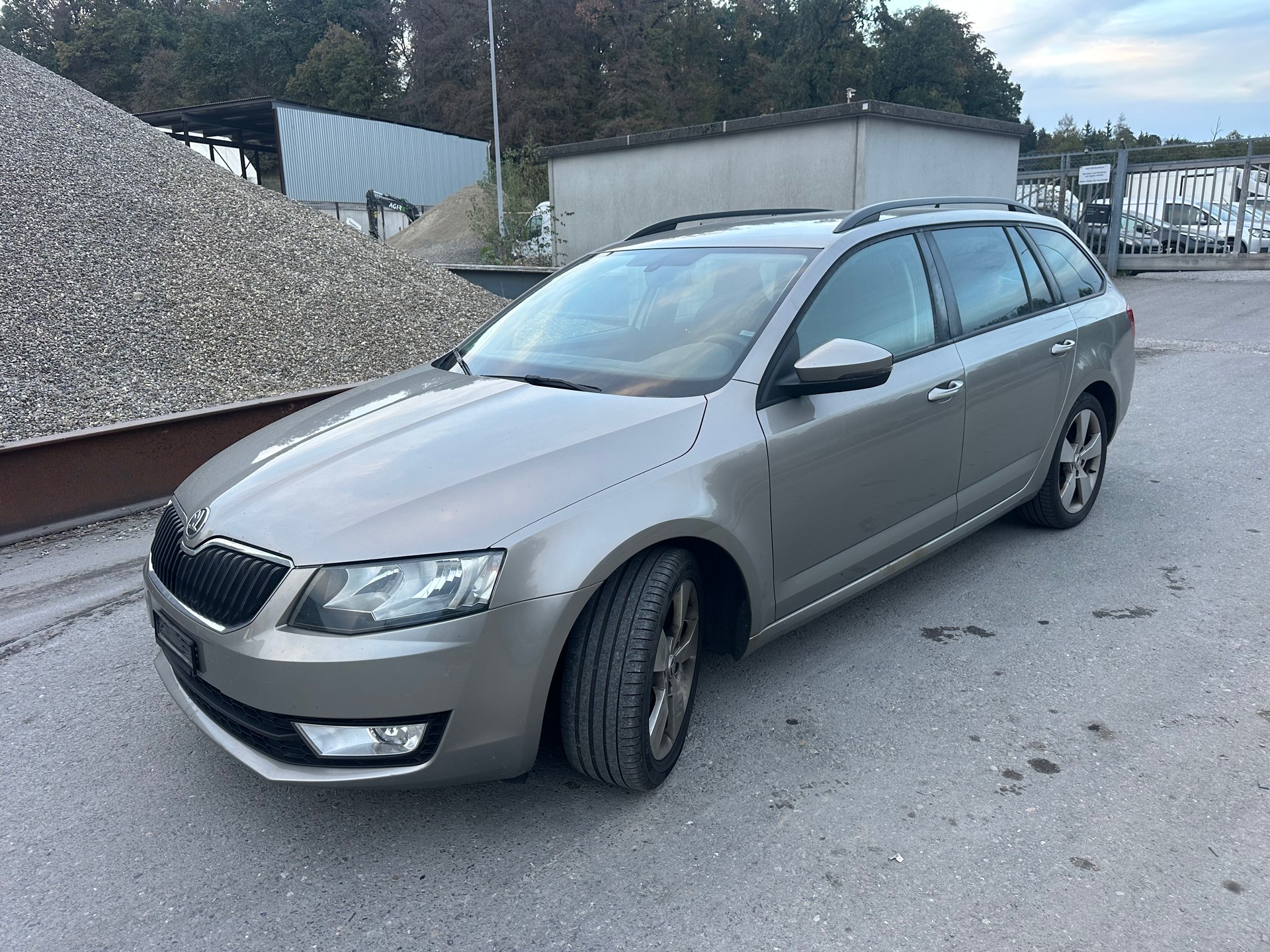 SKODA Octavia Combi 1.6 TDI Elegance 4x4-image-3