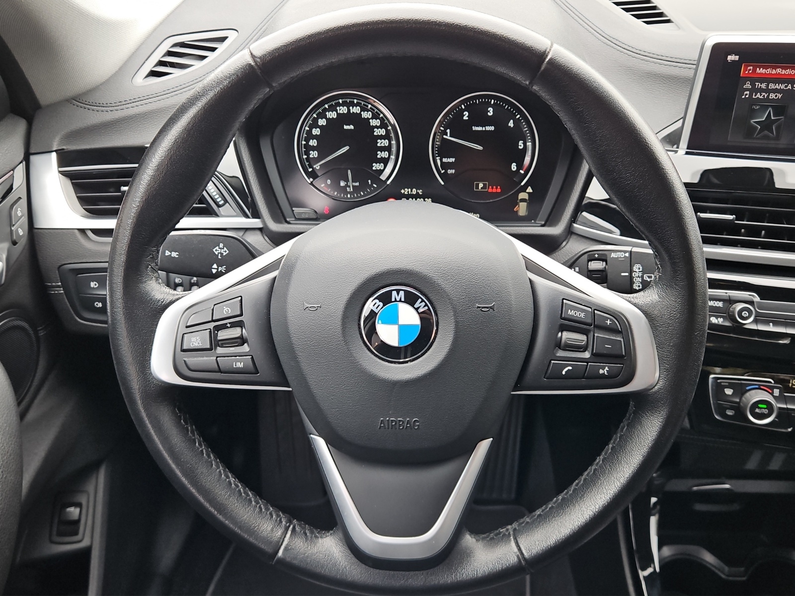 BMW X1 xDrive 18d Sport Line-image-11