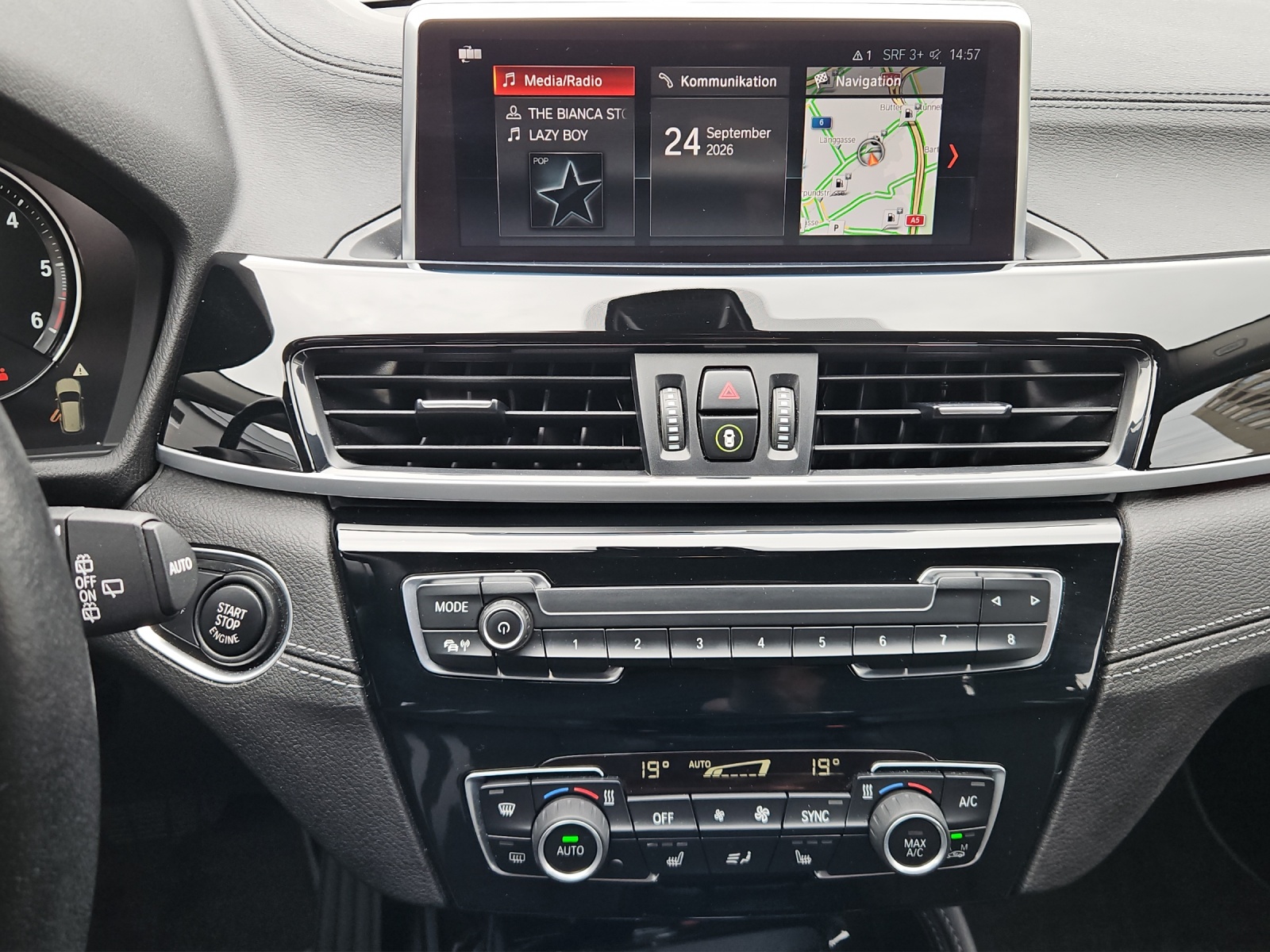 BMW X1 xDrive 18d Sport Line-image-12