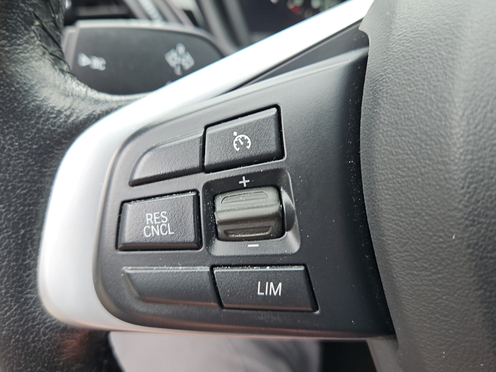 BMW X1 xDrive 18d Sport Line-image-16