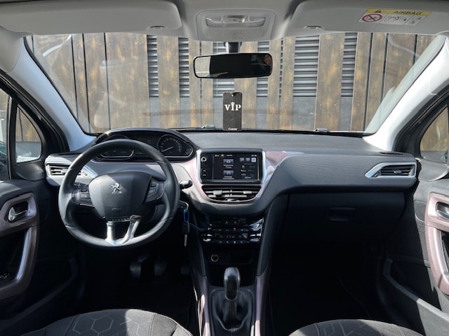 PEUGEOT 2008 1.2 VTI Style-image-15