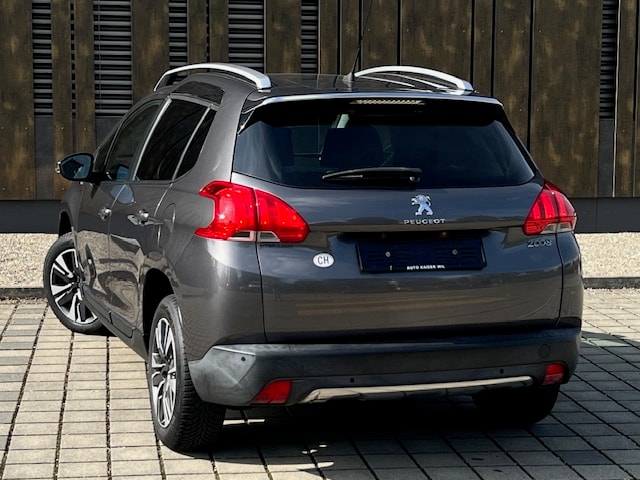 PEUGEOT 2008 1.2 VTI Style-image-9