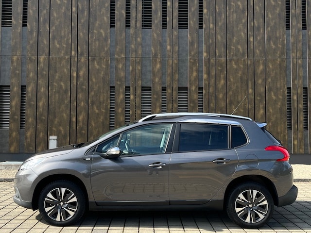 PEUGEOT 2008 1.2 VTI Style-image-5