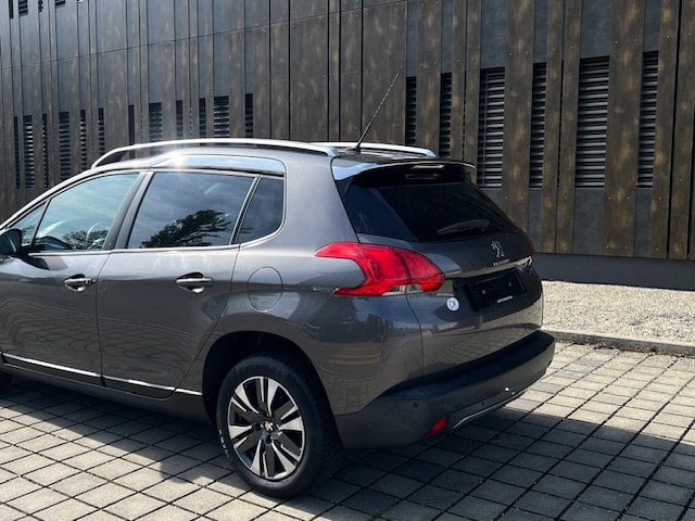 PEUGEOT 2008 1.2 VTI Style-image-7