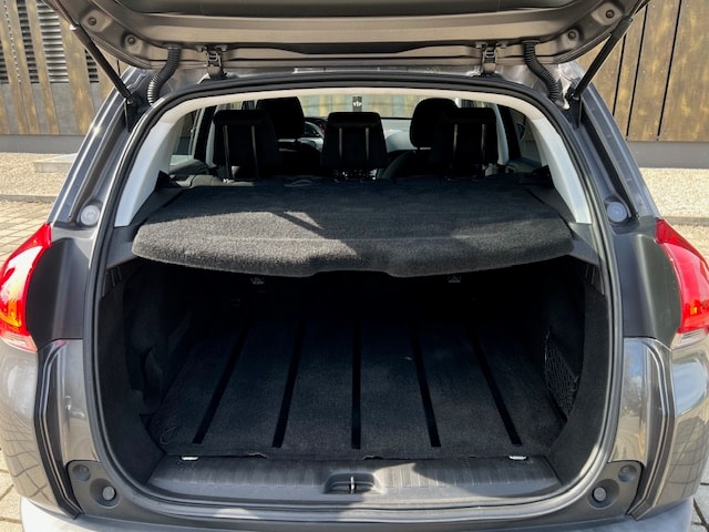 PEUGEOT 2008 1.2 VTI Style-image-21