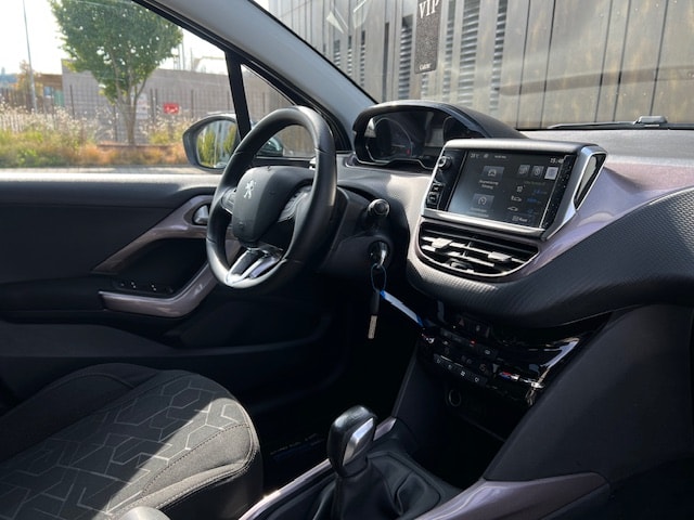 PEUGEOT 2008 1.2 VTI Style-image-20