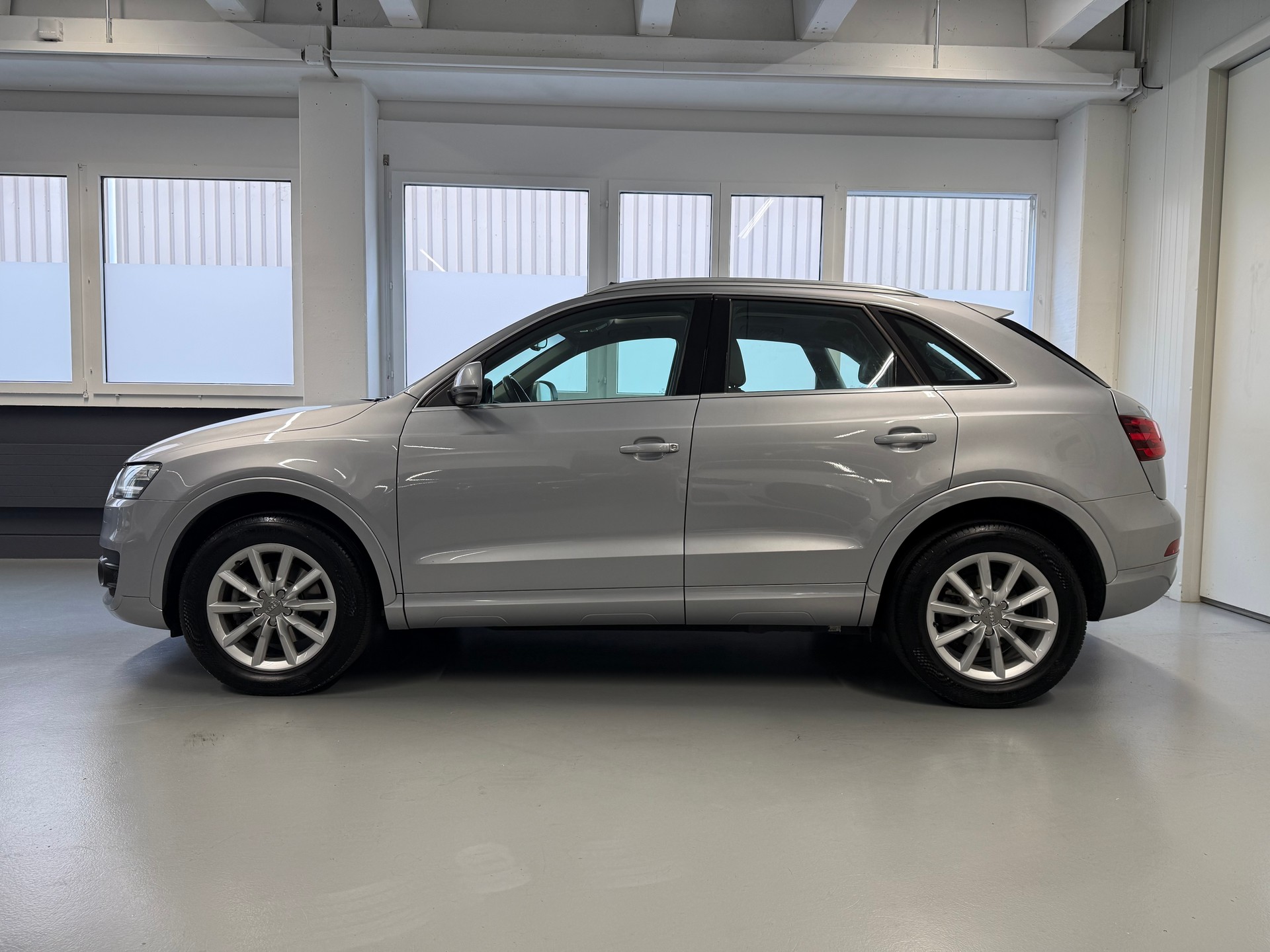 AUDI Q3 2.0 TFSI quattro S-tronic-image-2