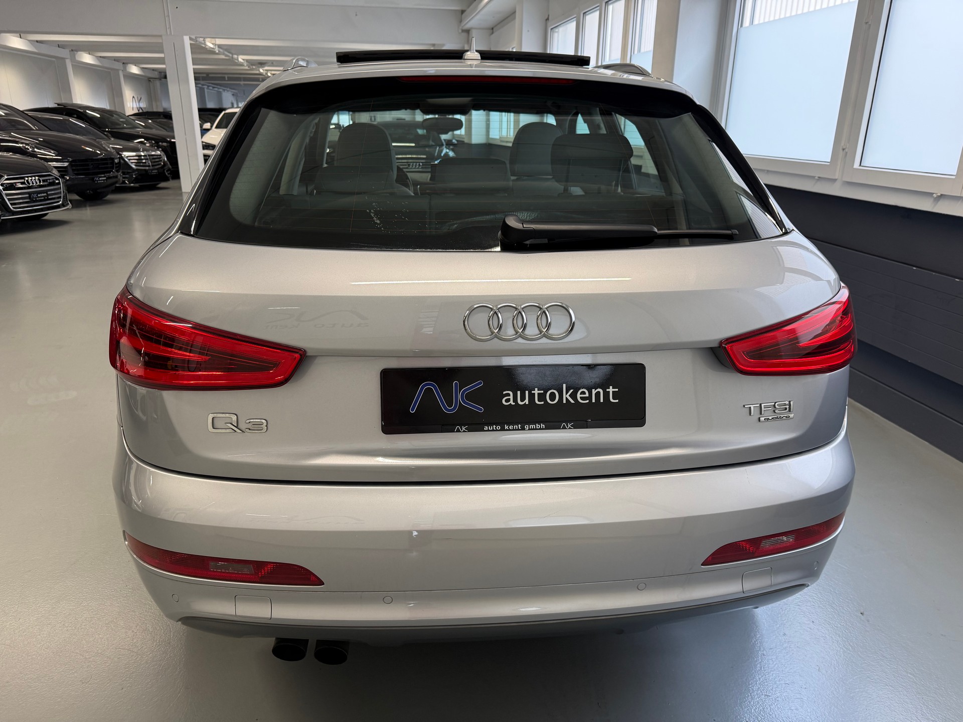AUDI Q3 2.0 TFSI quattro S-tronic-image-4