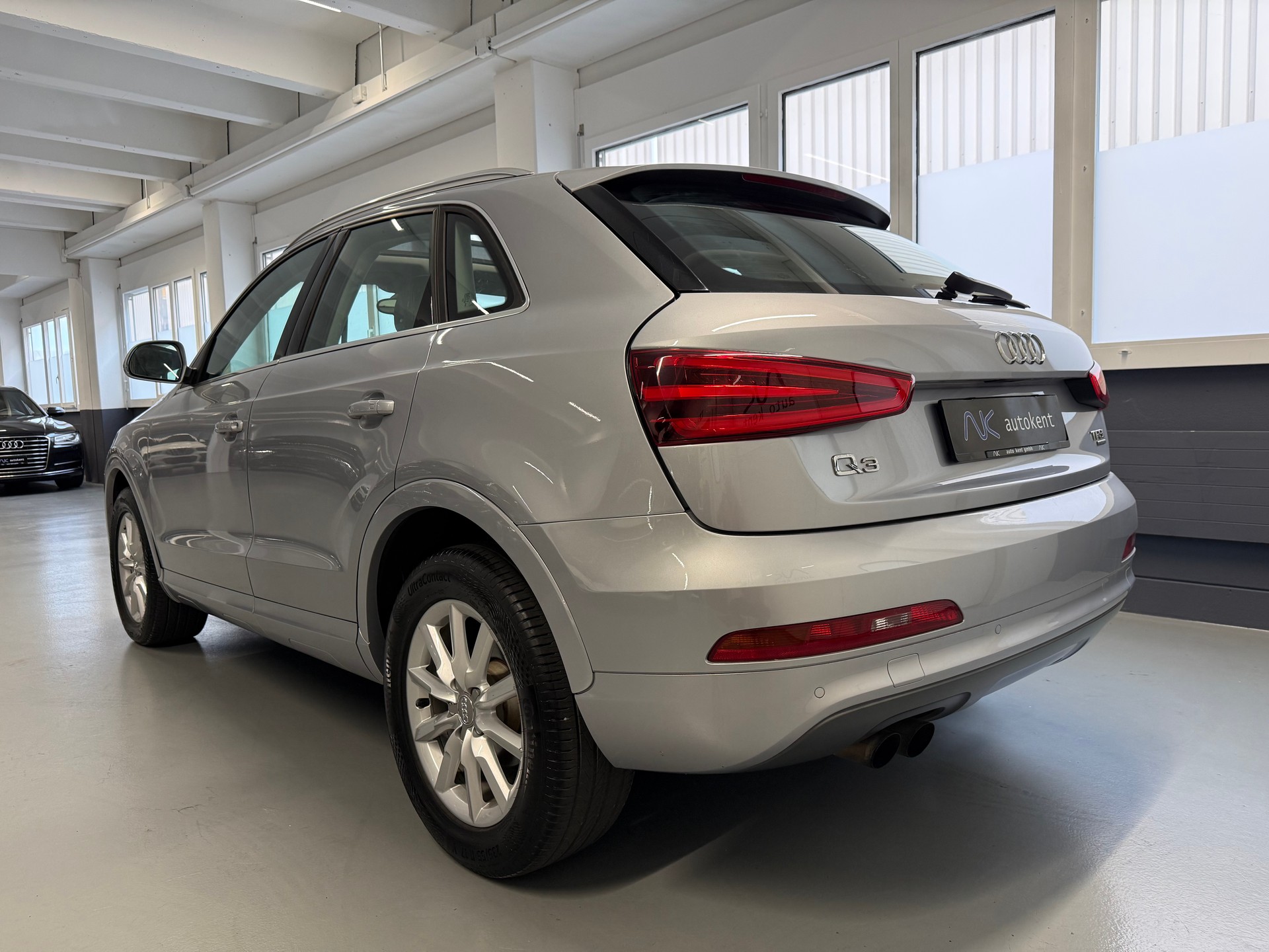 AUDI Q3 2.0 TFSI quattro S-tronic-image-3