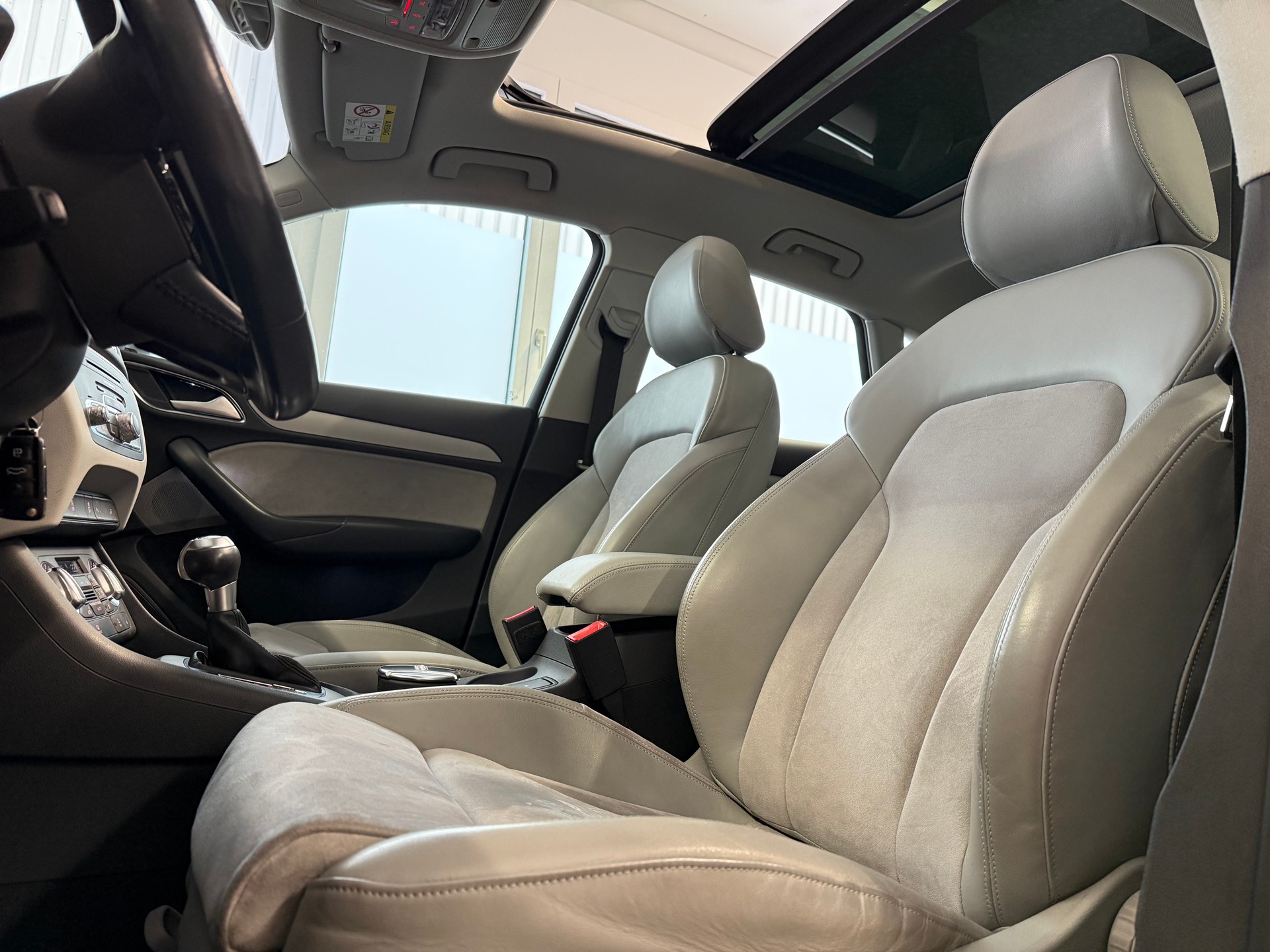 AUDI Q3 2.0 TFSI quattro S-tronic-image-14
