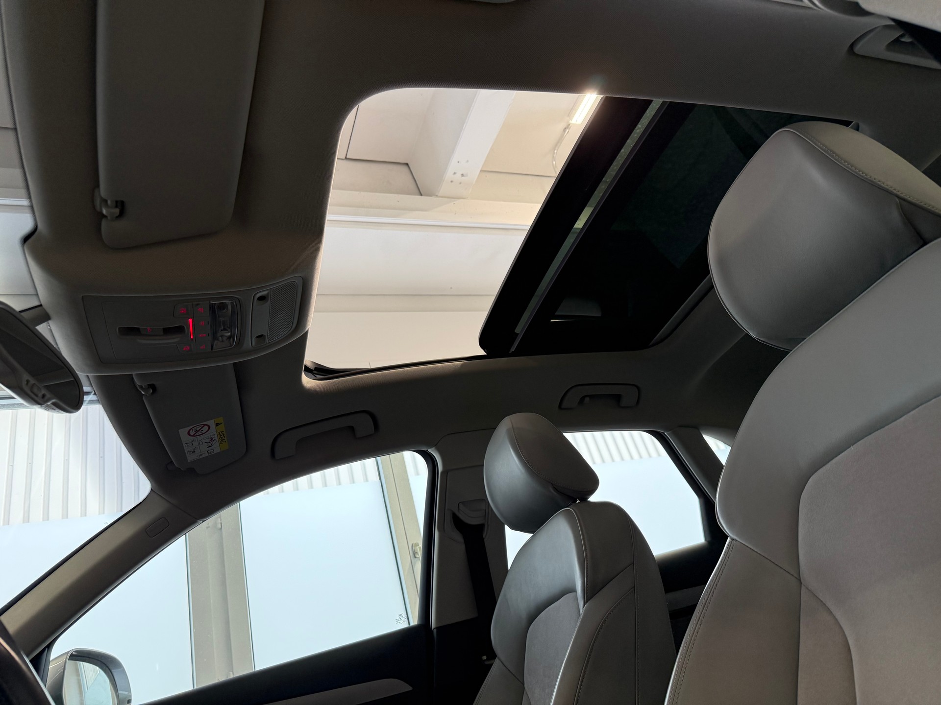AUDI Q3 2.0 TFSI quattro S-tronic-image-15